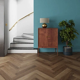 Фото - LVT плитка Invictus замковая Maximus Herringbone Highland Oak Chocolate