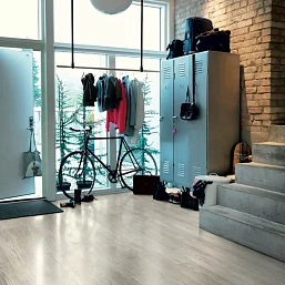 Фото - Виниловая плитка Pergo Classic Plank Optimum Click Сосна шале светлая